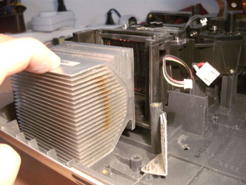 Der Kühlkörper im Beamergehäuse