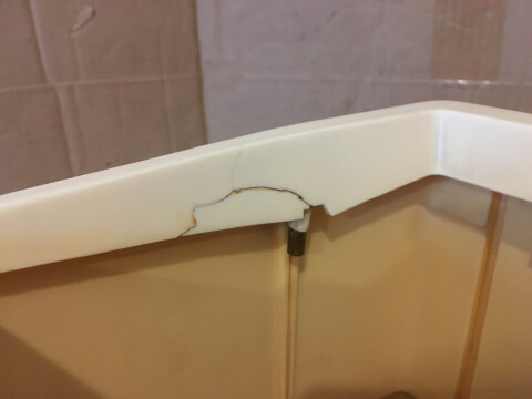 Abgebrochener Teil wieder angeklebt